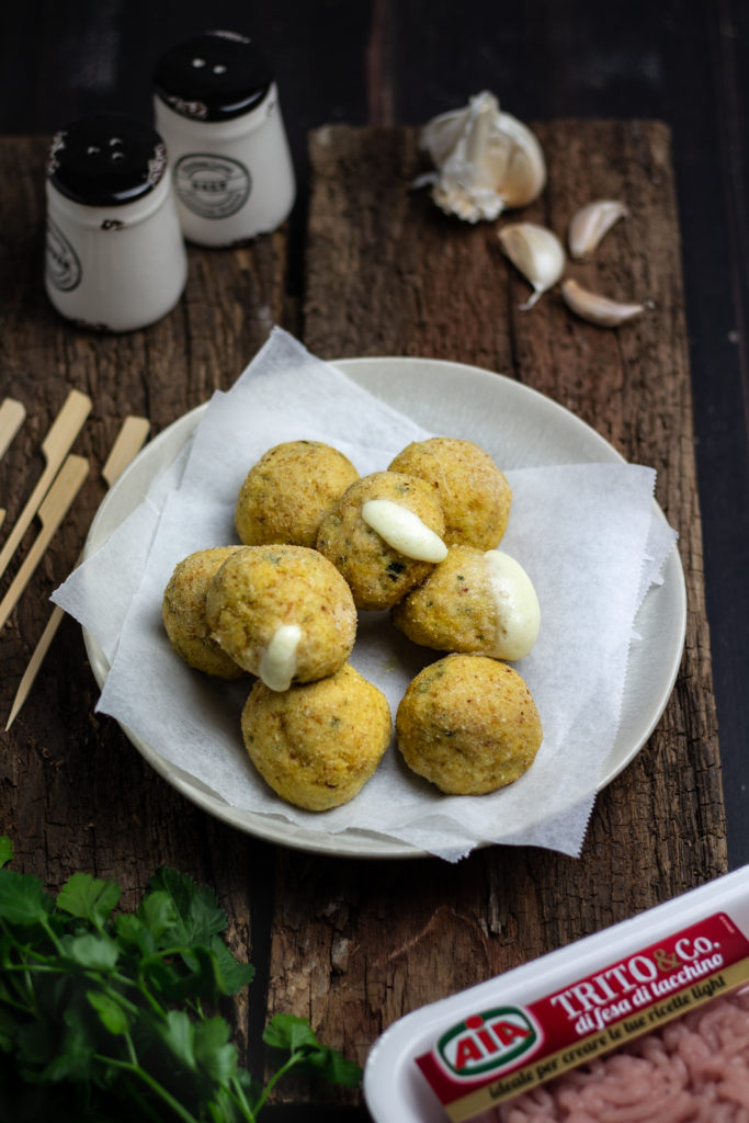 POLPETTE FRITTE CON FORMAGGIO FILANTE