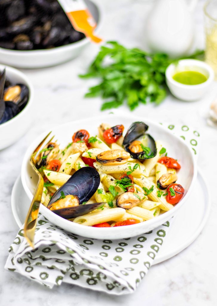 pasta fredda con cozze e pomodorini grigliati 